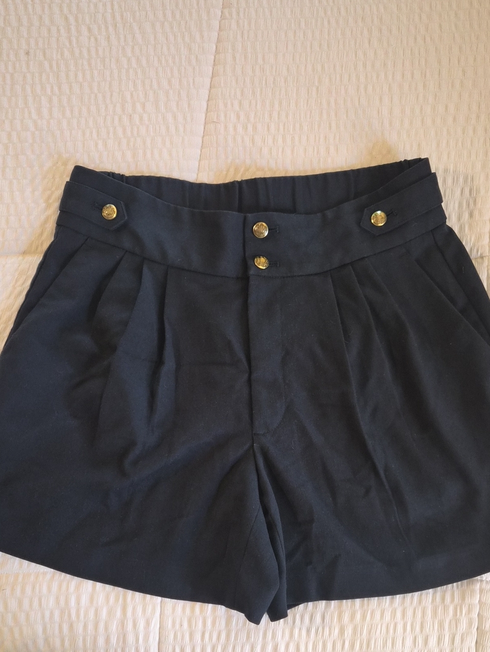 Banana Republic Black High-Waist Pleated Navy Shorts with Gold Buttons sz 6